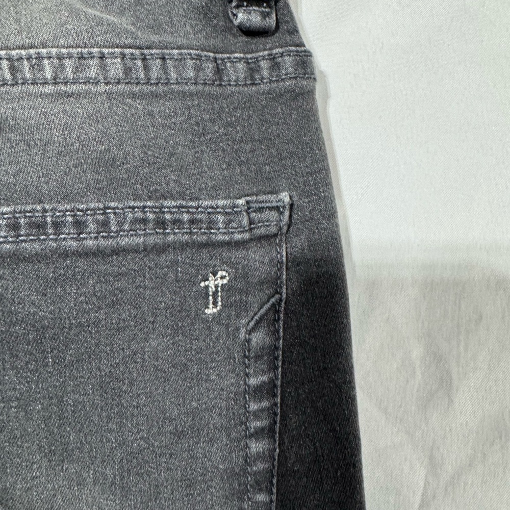 The Perfect Jean - Picture 6 of 6
